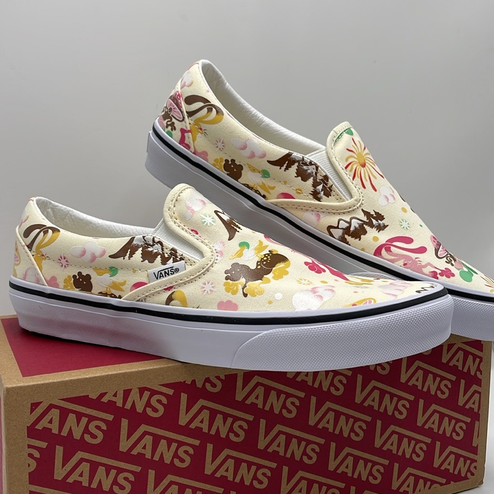 Vans WMNS  Classic Slip-On Get Outdoors Classic White 
VN000BVZFRL Sneakers - Picture 5 of 16